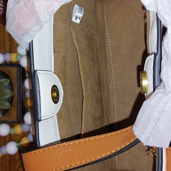 NOT FOR SALE Beautiful NWT Coach Field Tote - Picture 13 of 17